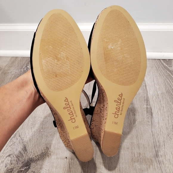 NEW Charles David Lambert Beige Wedge Sandals - Picture 4 of 5